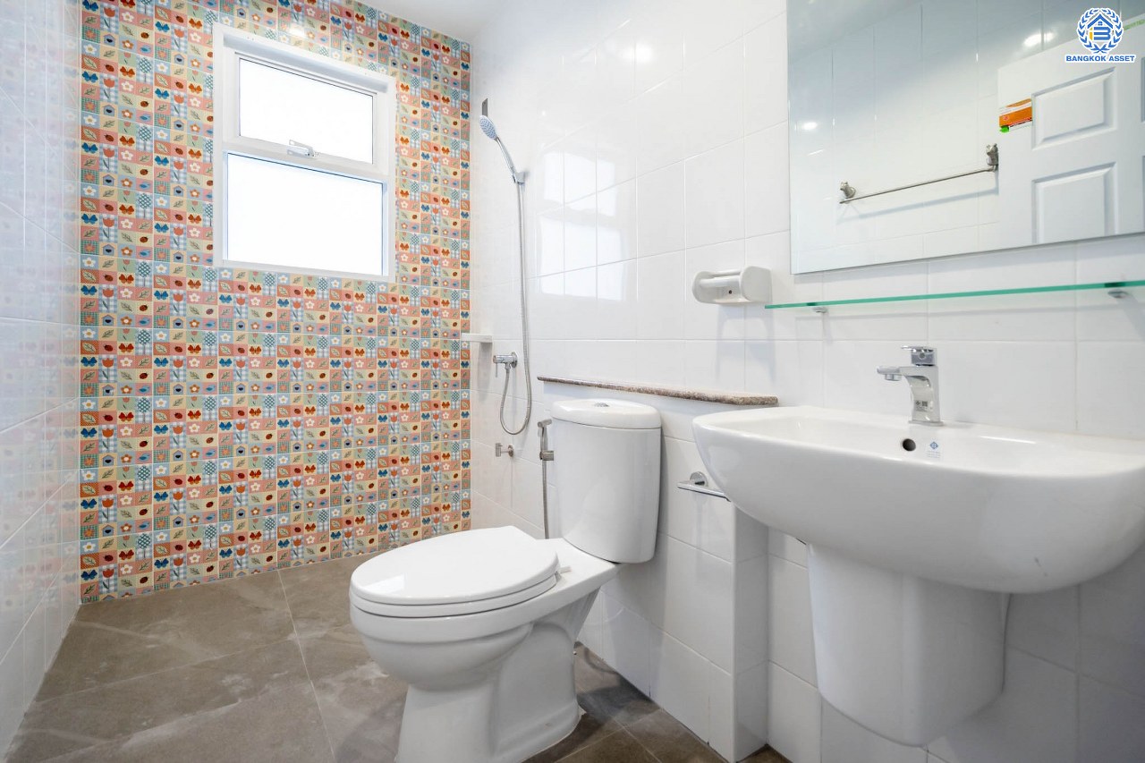 บ้านเดี่ยวมือสองนนทบุรี ม.นนทรีฟลอร่า ปิ่นเกล้า-ศาลายา เนื้อที่ 50.6 ตร.ว. ฟังก์ชัน 3 ห้องนอน 3 ห้องน้ำ 1 ห้องอเนกประสงค์ จอดรถได้ 2 คัน ส่วนกลางครบครัน ตอบโจทย์ทุกครอบครัว บนทำเลเดินทางสะดวก ใกล้เซ็นทรัลปิ่นเกล้า และจุดขึ้นทางด่วนศรีรัช